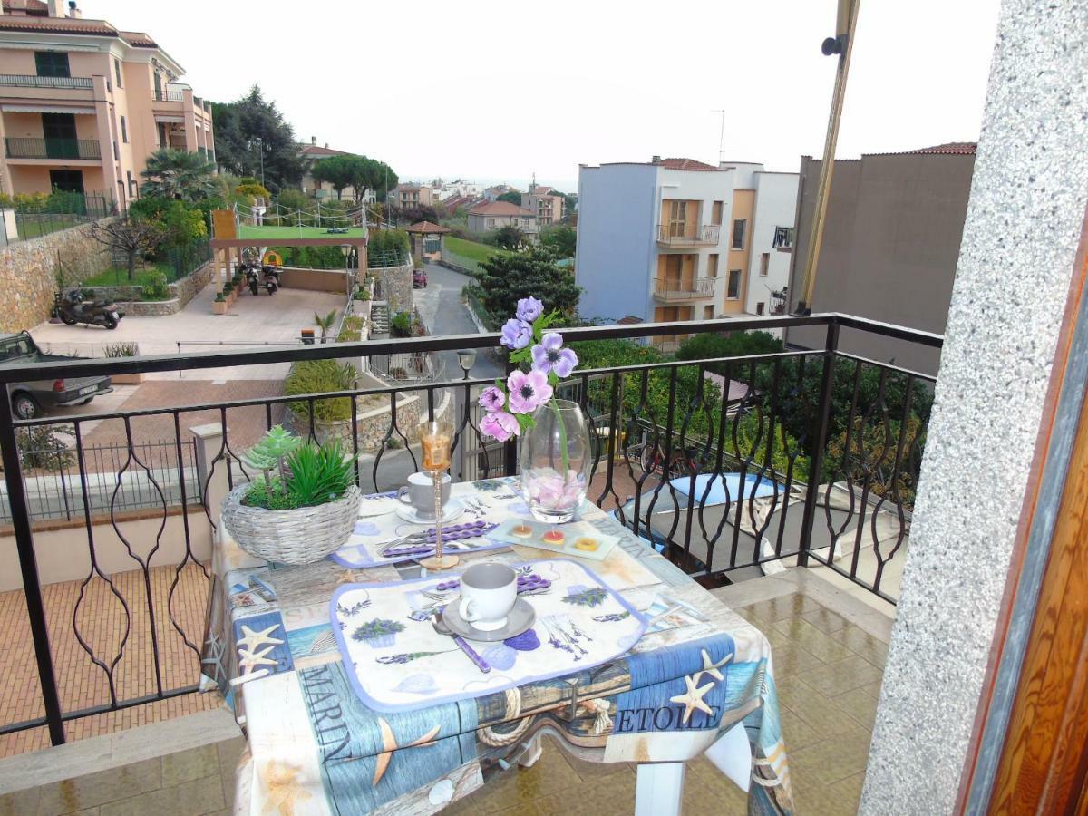 Apartment Aurora & Nicole Ideal Per Biker Con Terazza Vista Mare Parcheggio E Wi-Fi Gratuiti Pietra Ligure Exterior foto